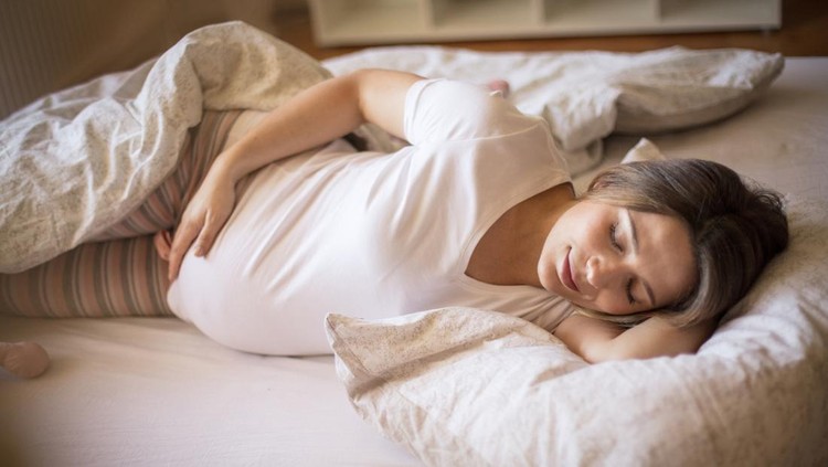 Ibu hamil tidur