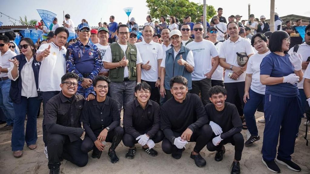 InJourney dan Pandawara Kolaborasi Bersihkan Pantai Jaga Pariwisata Bali