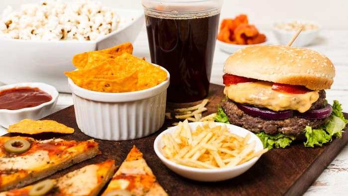 7 Jenis Makanan dan Minuman yang Perlu Kamu Hindari saat Buka Puasa dan Sahur