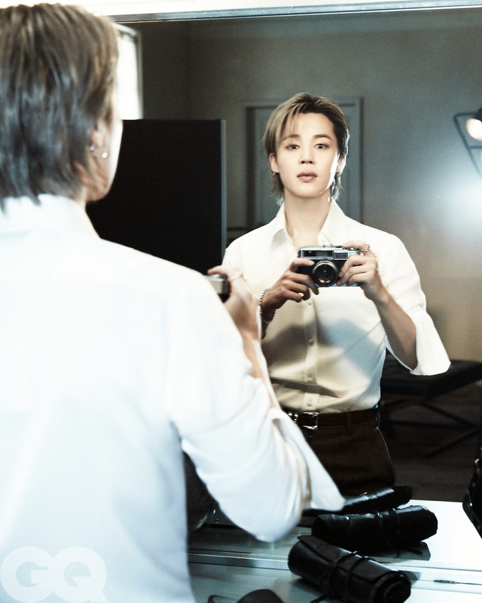 Jimin, artis Korea kelahiran tahun 1995 dengan marga Park, berpendapat bahwa BTS, juga dikenal sebagai Bangtan Boys, dan para penggemar sama-sama memberikan pengaruh positif kepada satu sama lain. / Foto: x.com/GQMagazine