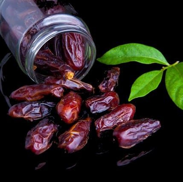 Salah satu alasan utama kenapa kurma cocok untuk buka puasa adalah karena buah kecil ini kaya nutrisi. Kurma tidak hanya memberi rasa manis, tapi juga membantu tubuh kembali segar sebelum menyantap makanan utama.