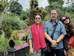 7 Momen Keluarga Mayangsari Ziarah ke Makam Pak Harto Jelang Ramadan