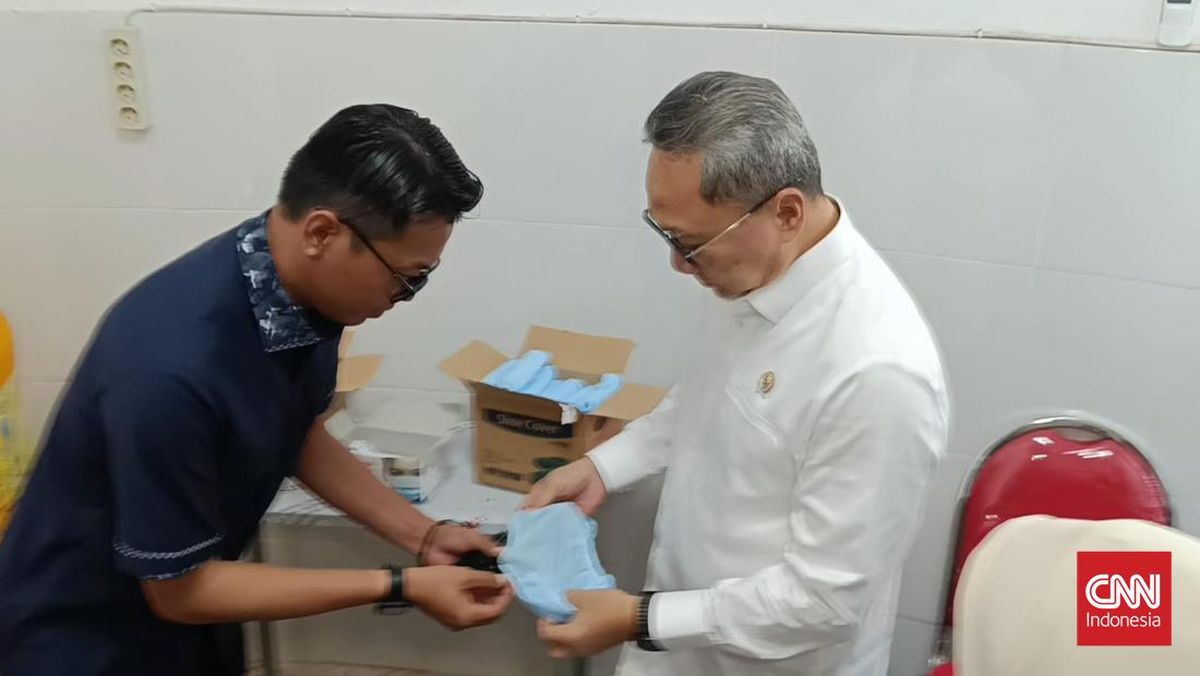 Zulhas Beber Menu MBG saat Ramadan, Apa Saja Isinya?