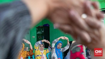 FOTO: Menyemai Semangat di Usia Senja Lewat Sekolah Lansia di Priok