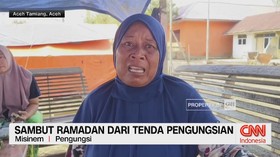 VIDEO: Ramadan di Pengungsian, Korban Banjir Tetap Jalani Tarawih
