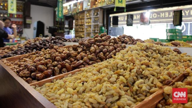 Kurma bisa dicuci sebelum disantap, bahkan dianjurkan untuk menghilangkan kotoran hingga jamur yang menempel di kulitnya.