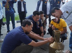 Polisi Sidak SPBU di Lamongan Saat Ramadan, Ini Temuannya