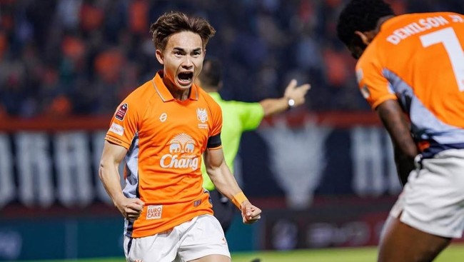 Winger Ratchaburi FC, Tae Jaroensak, mengungkapkan kengerian yang terjadi saat melawan Persib Bandung dalam leg kedua babak 16 besar ACL 2 di Stadion GBLA.