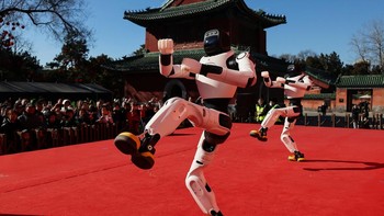 FOTO: Robot Pintar Meriahkan Imlek di China