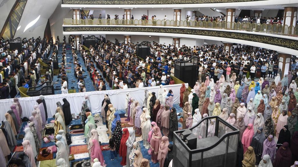 FOTO: Tarawih Perdana di Masjid Negara IKN