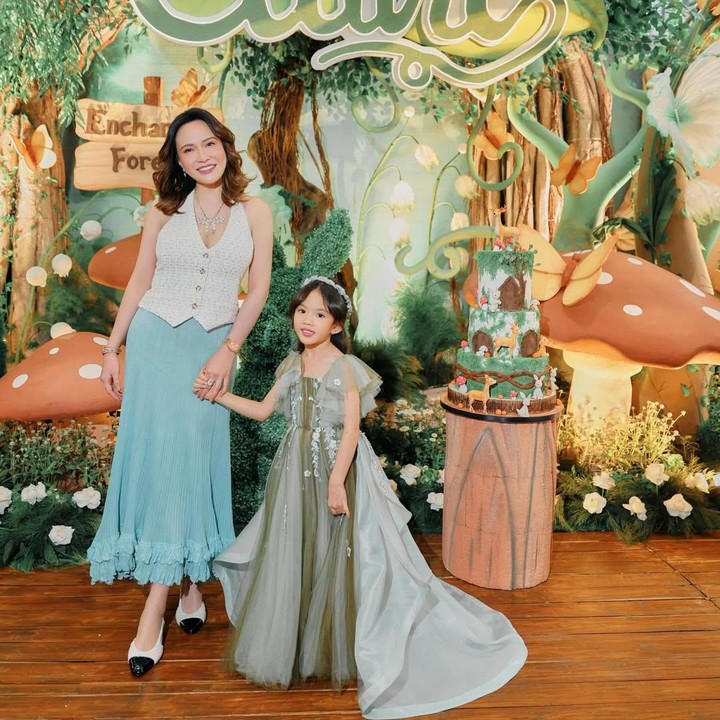 <p>Shandy dan David merayakan ulang tahun putri semata wayangnya, Claire Herbowo, yang baru saja bertambah usia ke-6 tahun pada 12 Februari 2026. Momen ini bahkan diunggah juga di akun Instagram Shandy dan Claire. (Foto: Instagram @shandyaulia)</p>