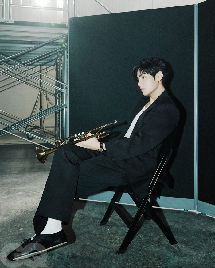 Tidak pernah ada keraguan dalam benak tiap personel BTS bahwa mereka akan kembali bersama. Menurut teman sebaya Jimin dalam tim, yakni V, Bangtan Sonyeondan sebagai satu kesatuan adalah core identity yang mereka miliki. / Foto: x.com/GQMagazine