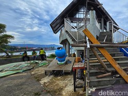 Dipalang Kayu, Penampakan Tangga Menara Pandang Alun-alun Gadobangkong