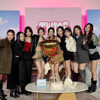 TWICE Siap Tampil di The Tonight Show Jimmy Fallon Minggu Depan