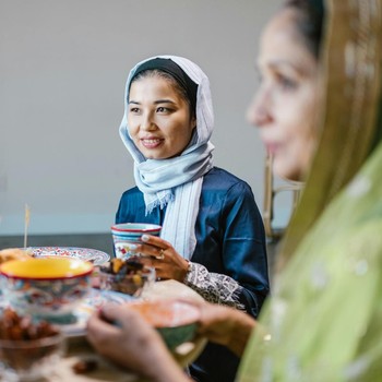 BeauPicks: Bingung Pilih Outfit Bukber? Ini 5 Tunik yang Bisa Jadi Andalanmu