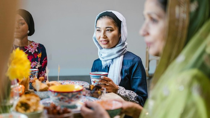 BeauPicks: Bingung Pilih Outfit Bukber? Ini 5 Tunik yang Bisa Jadi Andalanmu