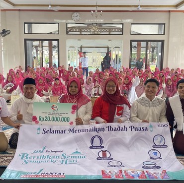 Attack Jaz1 Serbaguna Hadirkan Gerakan Bersihkan Masjid dan Perlengkapan Ibadah