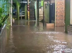 Kebon Pala Jaktim Terendam Banjir, Tinggi Air Capai 1 Meter