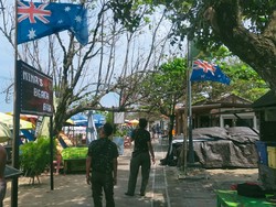 Viral Banyak Bendera Asing Berkibar di Pantai Bali