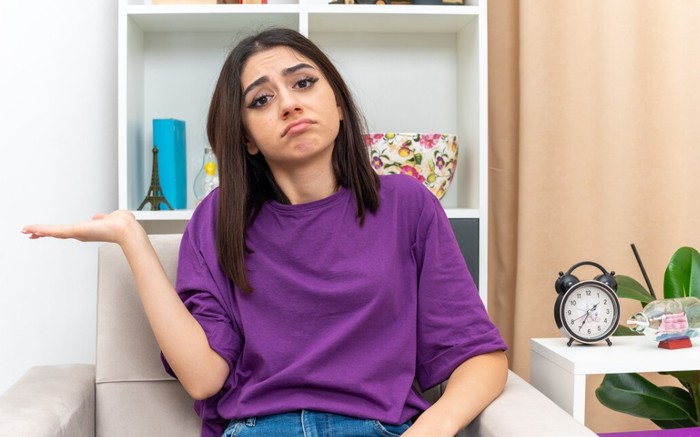 Tanda kecerdasan orang yang suka menaruh kunci adalah mampu menyaring informasi tidak penying. Mereka memilih prioritas/Foto: freepik.com/stockking