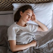 5 Ciri Kepribadian Orang yang Tidak Bisa Tidur saat Sendirian di Rumah