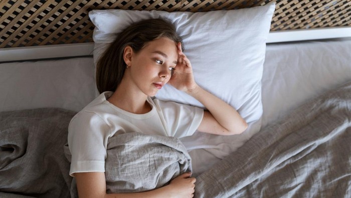 5 Ciri Kepribadian Orang yang Tidak Bisa Tidur saat Sendirian di Rumah