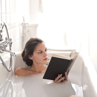 Mandi Pagi Vs Malam, Mana yang Lebih Sehat? Ini Penjelasannya