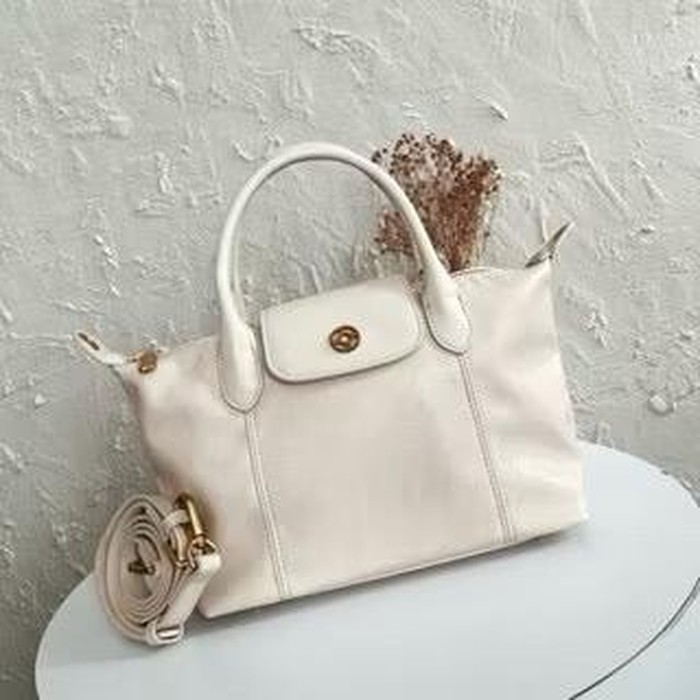 Inspirasi outfit bukber ala Melody Laksani