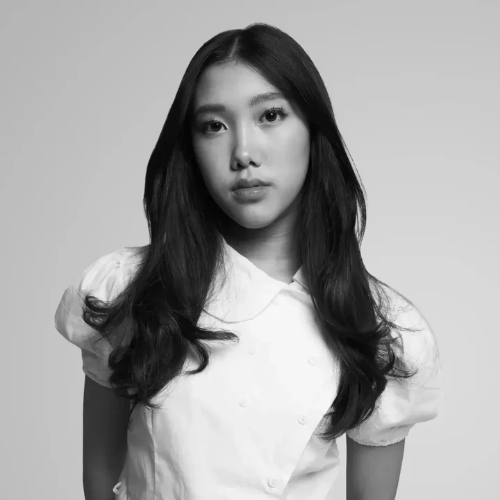 <p>Di usia yang sebentar lagi menginjak 14 tahun, Jenaka tumbuh menjadi remaja yang cantik. Paras cantik putri bungsu Tora Sudiro ini menuai banyak pujian dari netizen. Beberapa di antaranya menuliskan pujian itu di kolom komentar unggahan Jenaka di Instagram. "Cantik sekali," tulis akun @st***. "Sangat cantik," kata @ke***. "Kamu cantik banget jen," ujar akun @at***. (Foto: Instagram @jenaka_mahila)</p>