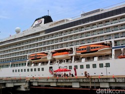 Kapal Pesiar Viking Sky Sandar di Lombok Barat, 930 Turis Jelajahi Destinasi Lokal
