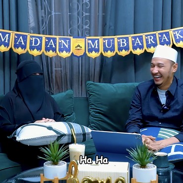 Timur Tengah Memanas, Habib Usman dan Kartika Putri Tetap Umroh Bareng Keluarga