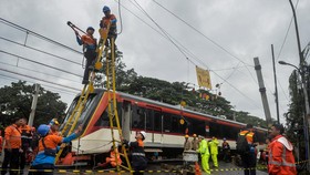 Palang Pintu Masih Terbuka Saat Kereta Bandara Tabrak Truk di Poris