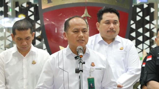 Kejaksaan Agung mengajukan kasasi atas vonis bebas Delpedro Marhaen dan tiga koleganya terkait dugaan penghasutan. Delpedro menilai ini melanggar hukum.