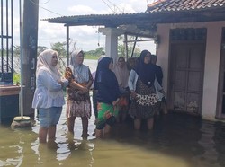 Korban Banjir Bengawan Jero Lamongan Keluhkan Bantuan Minim