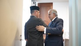 Sugiono Dipeluk Menlu Mesir, Pakistan dan Yordania di Markas PBB