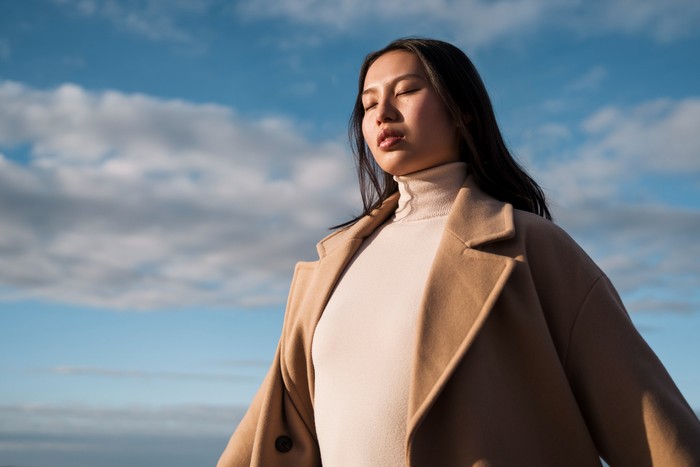 Menjadi seseorang dengan mental tangguh bukan berarti kamu harus terlihat kuat sepanjang waktu.