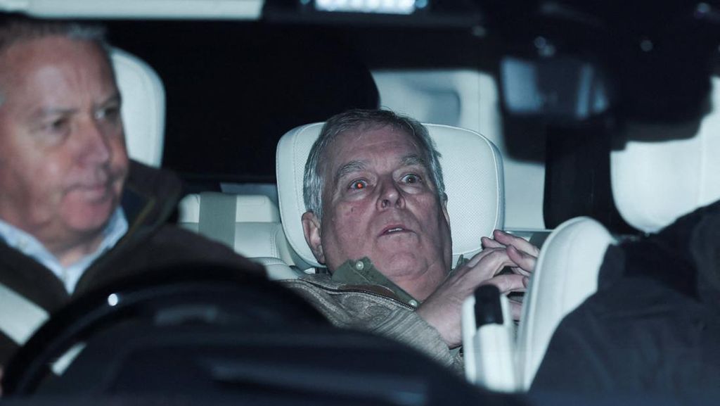 Andrew Merengek Bawa Nama Ratu Elizabeth II saat Ditangkap