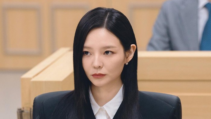 Simak Potret Esom Jadi Pengacara di Drakor Hukum Fantasi Phantom Lawyer