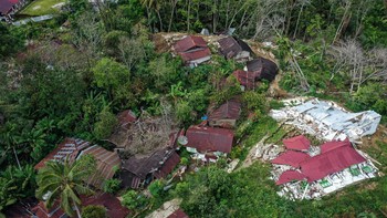 FOTO: Tanah Bergerak di Desa Tandihat Tapanuli Selatan