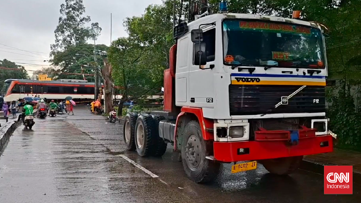Polisi Periksa Sopir dan Kernet Truk Ditabrak Kereta di Tangerang
