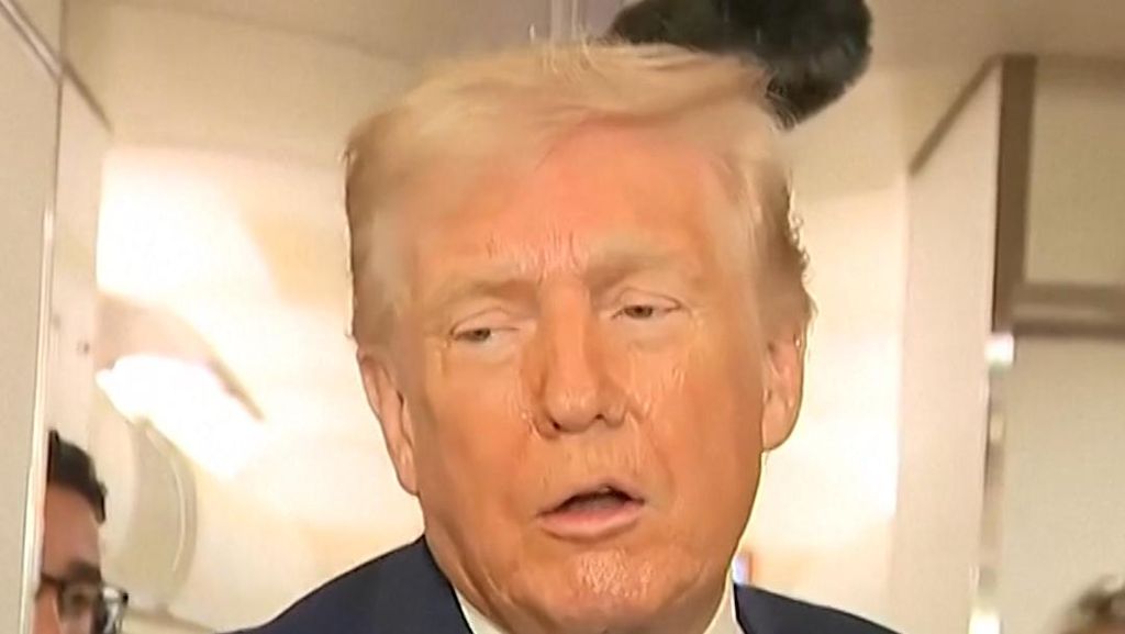 Trump Tuduh Obama Bocorkan Informasi Rahasia Negara Tentang Alien