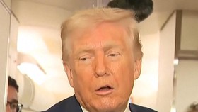 Trump Tuduh Obama Bocorkan Informasi Rahasia Negara Tentang Alien