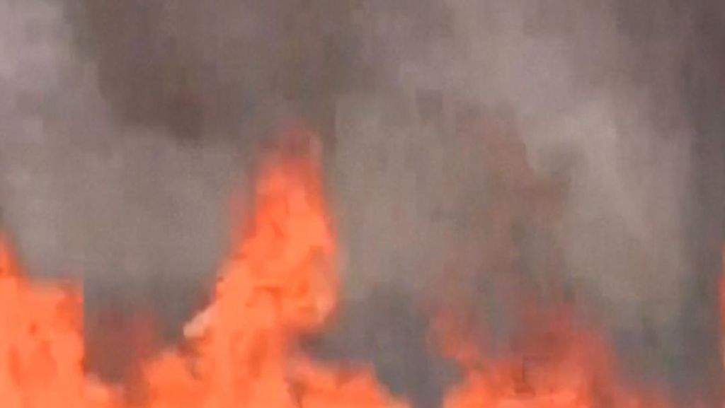 Damkar Berusaha Padamkan Kebakaran Lahan di Dekat Kansas City AS