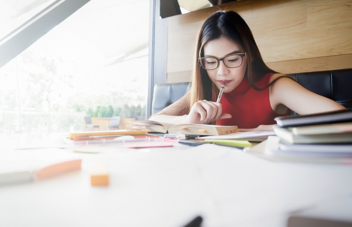 TOEFL cenderung digunakan untuk keperluan akademik atau studi, sedangkan IELTS bisa untuk keperluan sekolah, bekerja, atau izin tinggal./ Foto: Freepik.com/ijeab