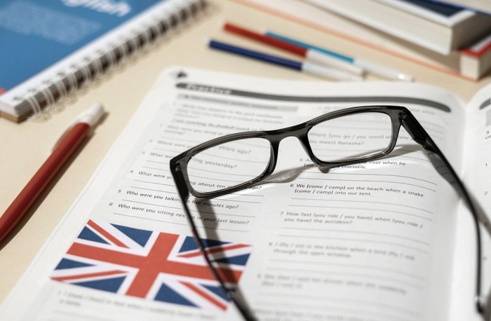 TOEFL adalah tes bahasa Inggris yang diselenggarakan lembaga asal Amerika yaitu ETS, sedangkan IELTS dikelola oleh British Council, IDP Education, dan Cambridge Assessment English./ Foto: Freepik.com