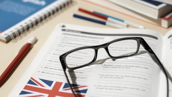 TOEFL adalah tes bahasa Inggris yang diselenggarakan lembaga asal Amerika yaitu ETS, sedangkan IELTS dikelola oleh British Council, IDP Education, dan Cambridge Assessment English./ Foto: Freepik.com