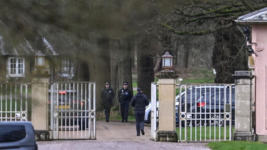 Polisi Geledah Rumah Eks Pangeran Inggris Andrew Buntut Kasus Epstein