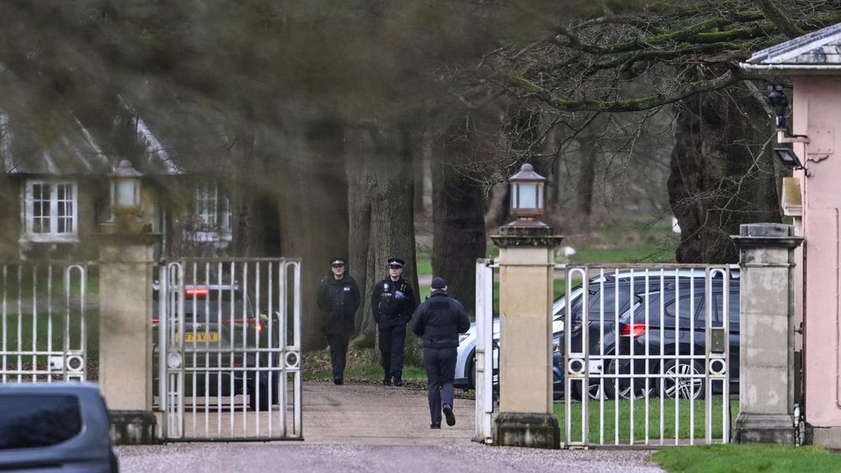 Polisi Geledah Rumah Eks Pangeran Inggris Andrew Buntut Kasus Epstein