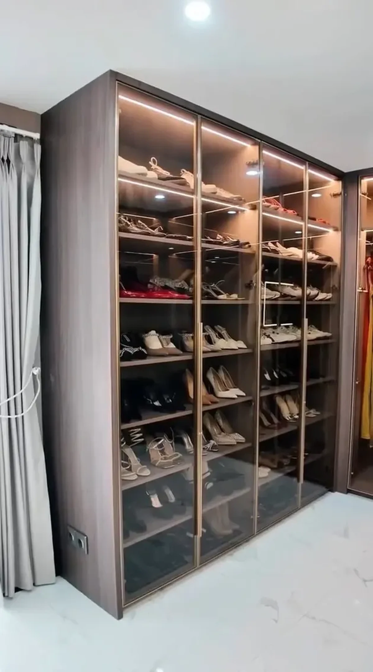 Wardrobe Shenina Cinnamon dan Angga Yunanda