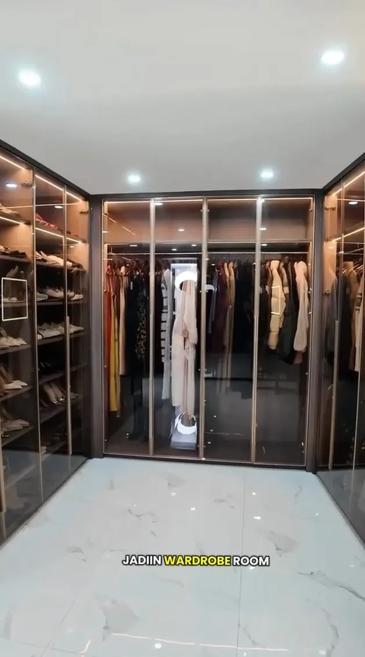 Wardrobe Shenina Cinnamon dan Angga Yunanda